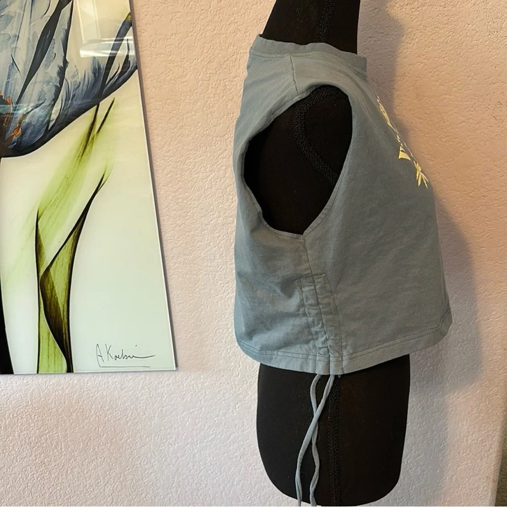 crop top shirt size medium - Picture 2 of 4